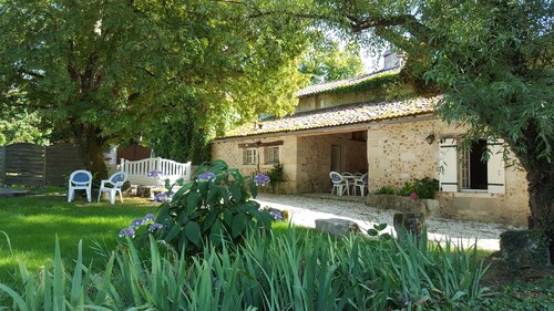 Beautiful house with character. Pool. Near Périgueux.