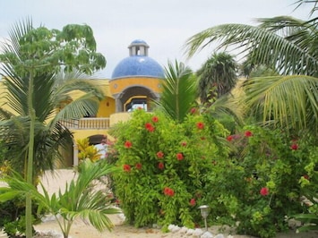 The beautiful Taj Majahual from the street