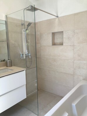 Bathtub, hair dryer, towels