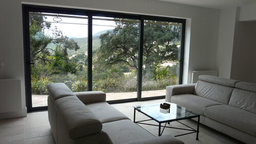 Magnifique villa au cœur de la nature, vue mer, piscine débordement - Classée 4★