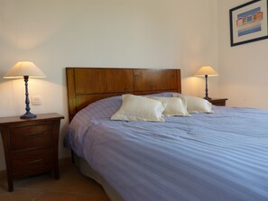4 slaapkamers, een kluis op de kamer, een strijkplank/strijkijzer
