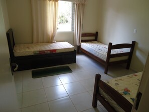 5 habitaciones, tabla de planchar con plancha y wifi gratis 