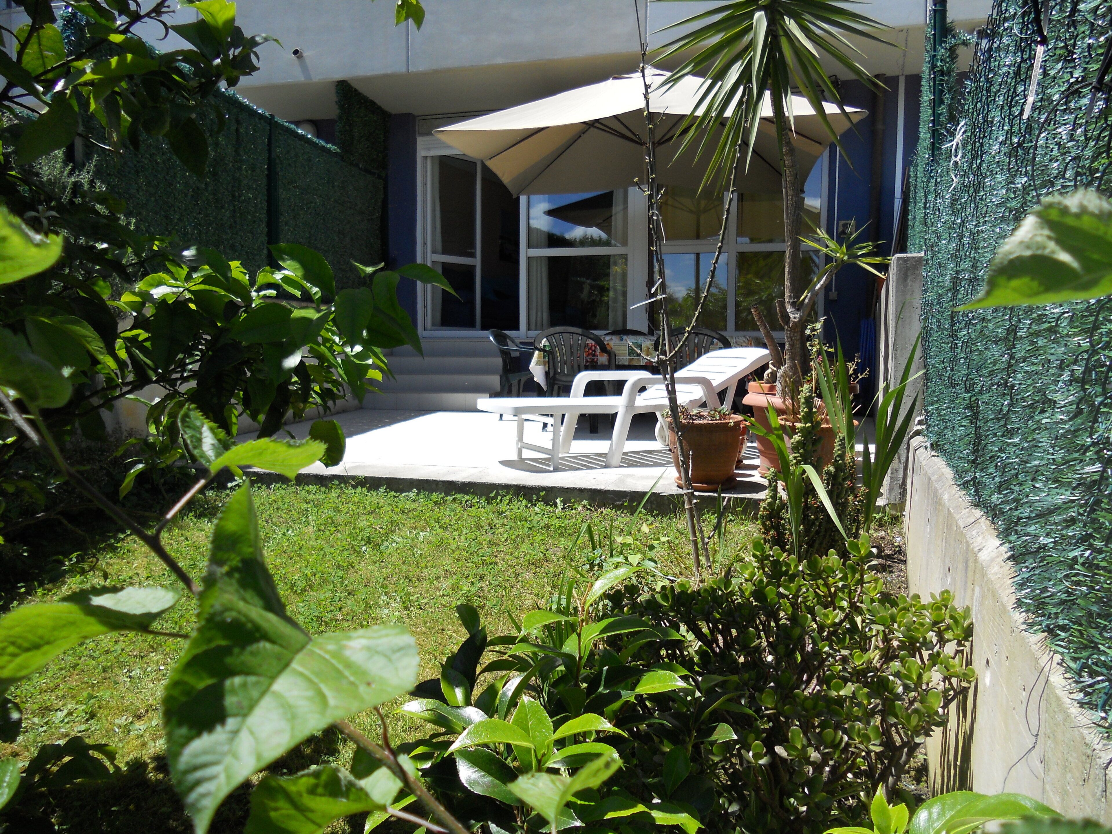 Apartment with garden, near BILBAO, Pool, Garage, Wifi, ideal family