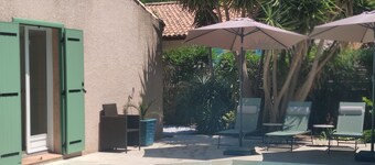 Villa with pool, close to the active downtown of Marseille