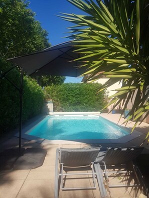 Outdoor pool - Villa with pool, close to the active downtown of Marseille (Marseillan)