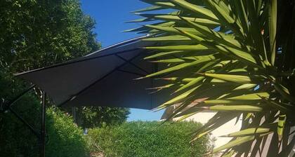 Villa with pool, close to the active downtown of Marseille