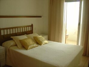 2 makuuhuonetta, silitysrauta/-lauta, ilmainen Wi-Fi