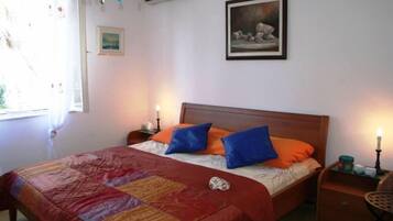 3 quartos, cofres nos quartos, ferros/tábuas de passar roupa