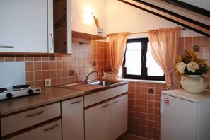KĂŒhlschrank, Mikrowelle, Ofen, Herdplatte