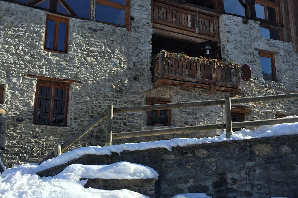 Renovated, traditional way, for 10 people, 200 m from televillage Paradiski