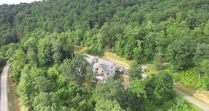 12 personnes. Vues sur la montagne Belle maison, 4 chambres<br>