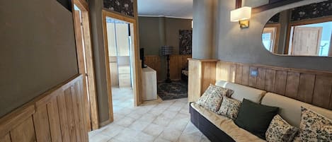 Fernseher, DVD-Player, Videothek, Stereoanlage