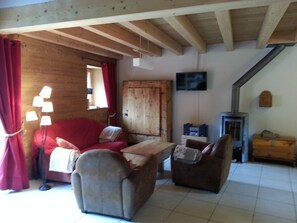 TV, fireplace, books, stereo