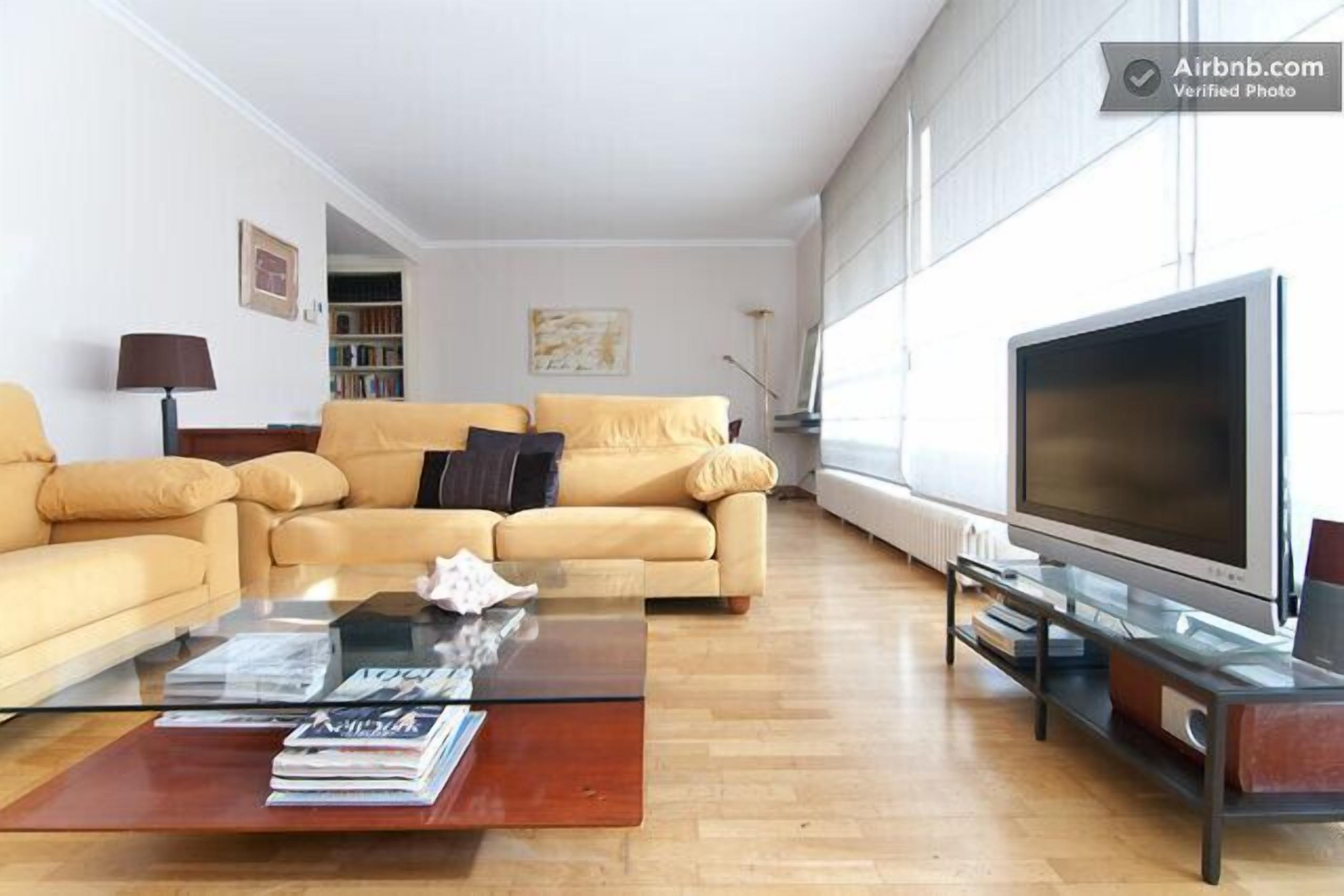 FIRST LINE BEACH. 6 PAX