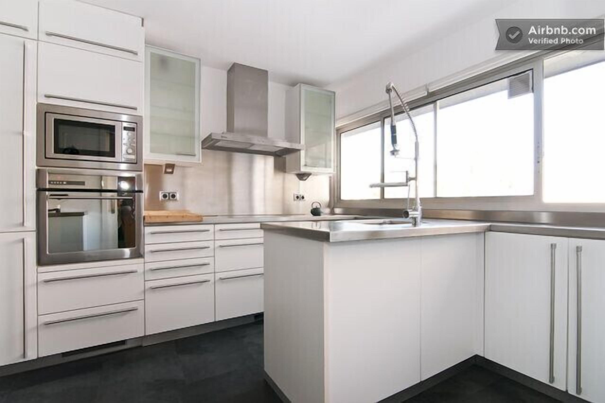 FIRST LINE BEACH. 6 PAX