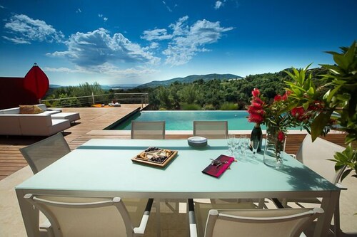 SunlightProperties: SPLENDID: Villa, 4 Bedroom/ 3 bath, jacuzzi, heated pool
