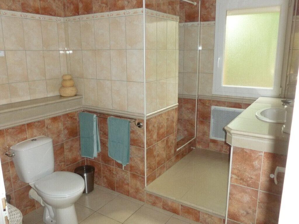 Villa with mature pool, quiet location