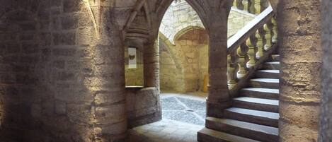 المنشأة من الداخل