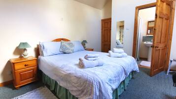 2 bedrooms, desk, iron/ironing board, travel cot