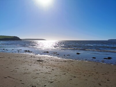 Gorgeous spacious cottage in pretty garden setting in Sunny South East Ireland!