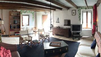 Fernseher, Bücher, Stereoanlage