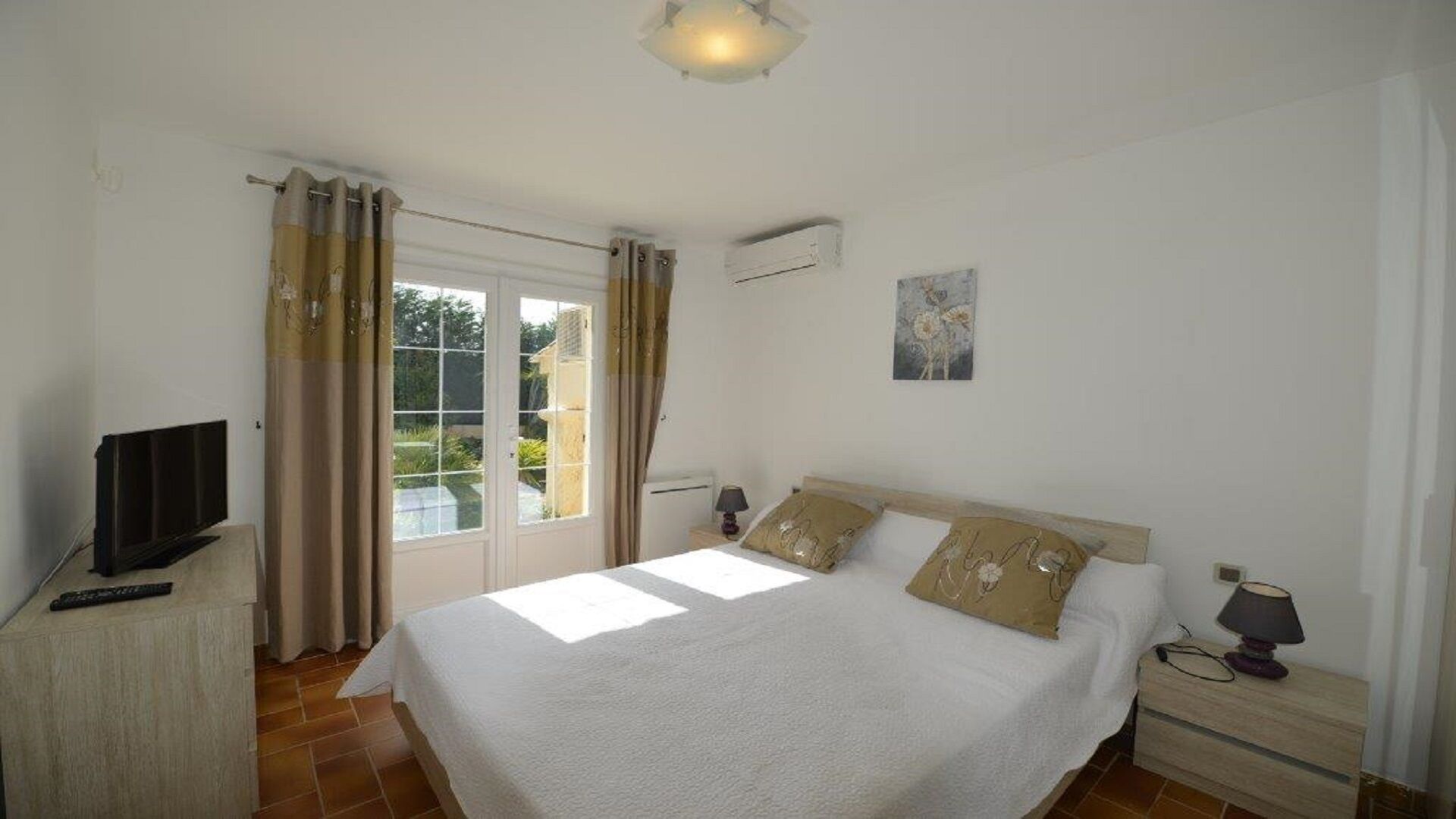 EXCEPTIONAL VILLA CANNES - SWIMMING POOL - RESIDENTIAL PARK-3200-IDEAL FOR CONGRESS, INTERNET ACCESS / WIFI