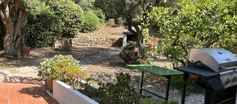 5mn des plages, Villa avec Piscine à Hyères, grand jardin.
