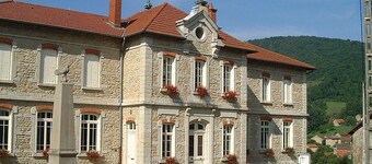 Cottage house bugey méridional Cascades Benonces 70km Lyon.