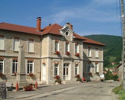 Cottage house bugey méridional Cascades Benonces 70km Lyon.