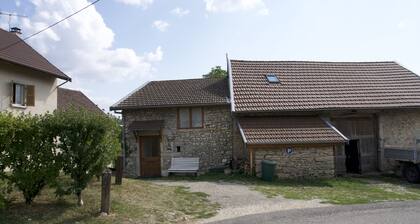 self-catering cottage bugey méridional Cascades Benonces 70km Lyon.