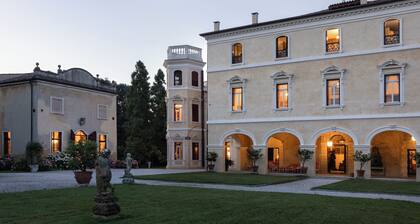 Venetian Villa fully staffed with private pool, tennis court in 3 hectar garden