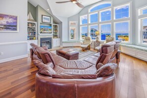 电视、DVD 播放器、桌上足球、音乐库