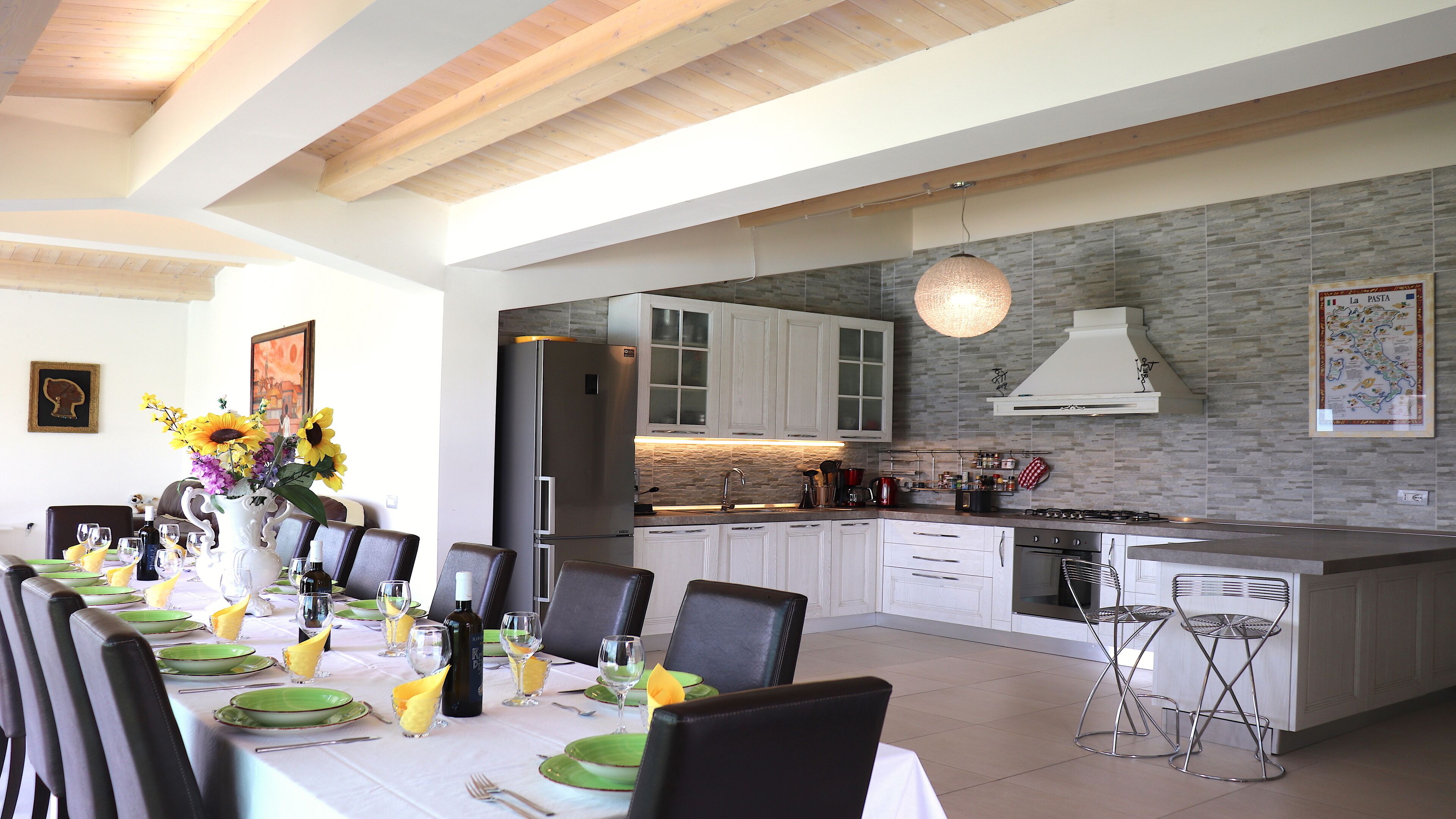 Villa De Carlonis, private pool with Jacuzzi and Gajser, for 16 people, WI-Fi