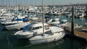 A marina filled with various boats docked at the pier. - Le Verdon Sur Mer: House / Villa - Soulac / Le Verdon sur Mer (Le Verdon-sur-Mer)