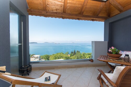 Dreamhouse Soline Sea View, Pool and Jacuzzi Yellow Apartment