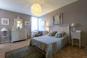 3 bedrooms, iron/ironing board, travel cot, free WiFi