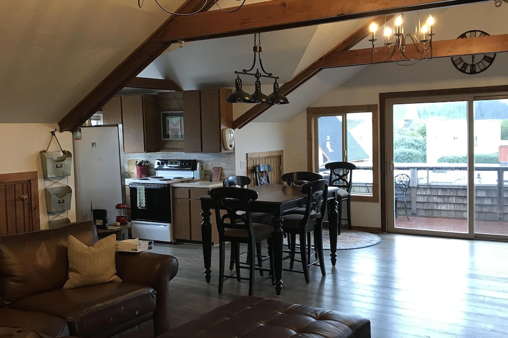 The Village Bungalow is a spacious second story one plus bedroom flat.