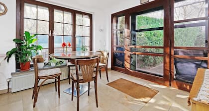 Haus in Citylage mit Garten, Terrasse, Internet; Haustiere willkommen