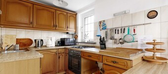 House in city location with garden, terrace, internet; pets welcome