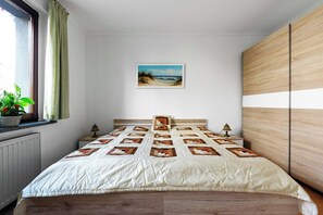 1 Schlafzimmer, Schreibtisch, WLAN, Bettwäsche