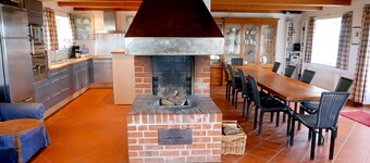 Dream house under thatch with fireplace, sauna, wellness room and lots of space