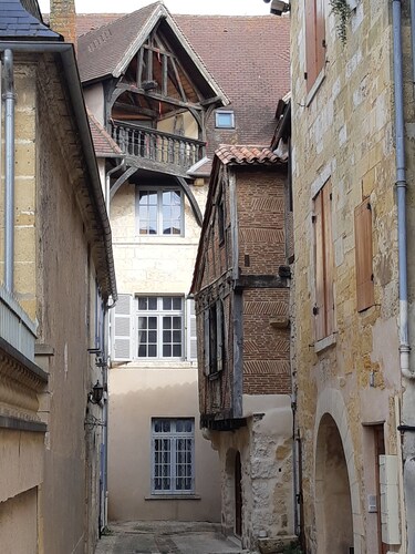 400-Year-Old Stone House In Lovely Medieval Market Village - Dordogne SW France