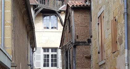200-Year-Old Stone House Dans charmant village médiéval Marché - Dordogne SW France