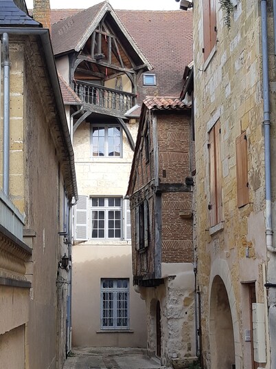400-Year-Old Stone House In Lovely Medieval Market Village - Dordogne SW France