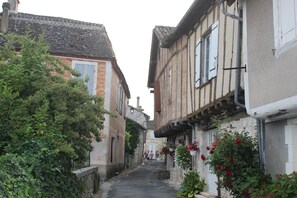 Exterior - 400-Year-Old Stone House In Lovely Medieval Market Village - Dordogne SW France (Issigeac)