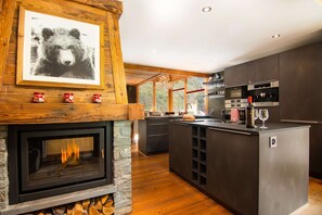 Enjoy meals in the kitchen with a sink and range hood, then dine in the adjacent area with a view.