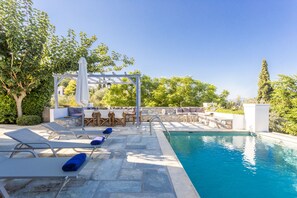 Pool - Spetses Villa Scirocco, Newly built villa w. private pool and panoramic sea view (Spetses)
