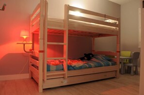 3 chambres, fer et planche Ă repasser, Wi-Fi, draps fournis