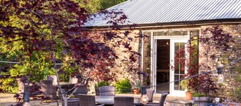 Beautiful Devon farmhouse in an idyllic rural setting for large & small groups.