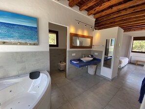 Shower, jetted bath, hair dryer, bidet - Sant Joan De Labritja: House / Villa - SANT JOAN DE LABRITJA (Sant Joan de Labritja)